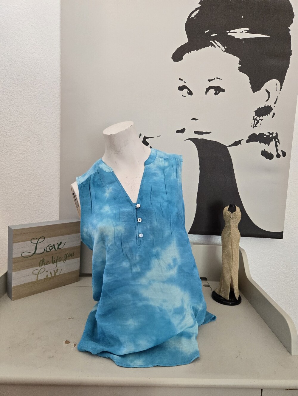 NWT St. John's Bay Blue Tie-Dye Sleeveless V-Neck Women's Top Size Medium